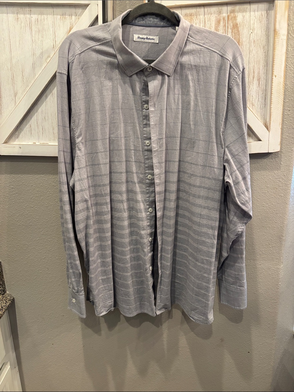 Tommy Bahama Men's Light Gray Button-Down Shirt with stripe xl